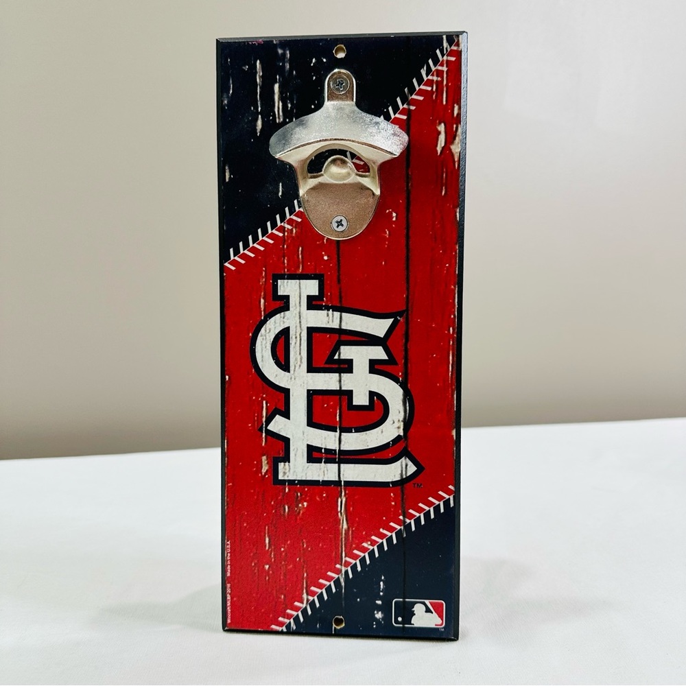 ST LOUIS CARDINALS WALL MOUNTED BOTTLE OPENER ⚾️ NWOT ⚾️ MLB DISTRESSED DECOR - Picture 1 of 4